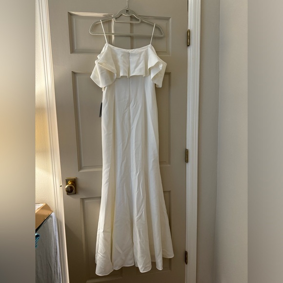 Eliza J size 6 long white off the shoulder gown - Picture 2 of 3